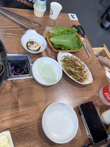 행복한 솥뚜껑 김치삼겹살 이미지