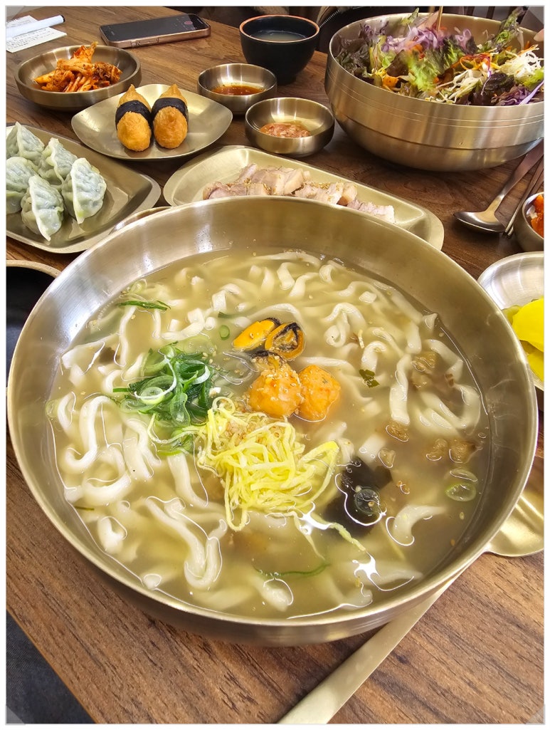 명품칼국수 이미지