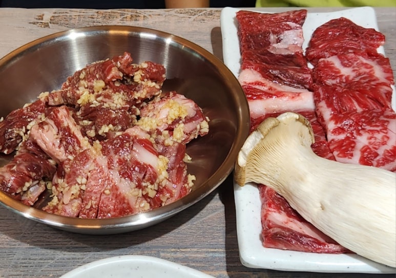 우정한우숯불갈비 이미지
