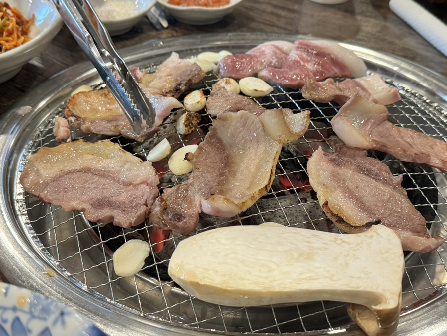 약돌참숯뒷고기 이미지