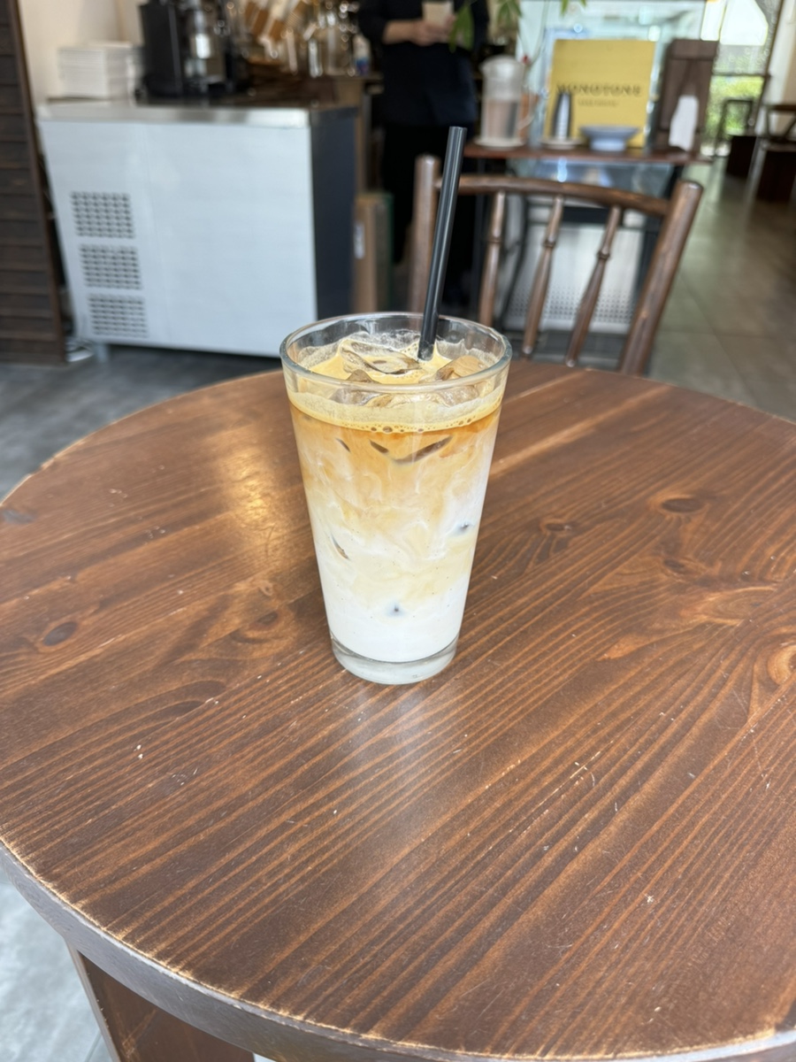 카페모노톤 이미지