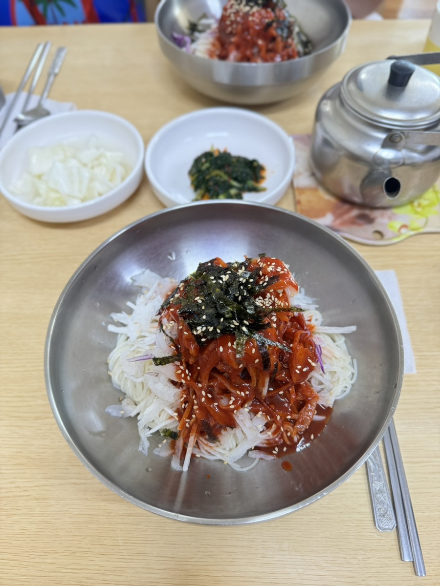 감칠맛회국수 이미지
