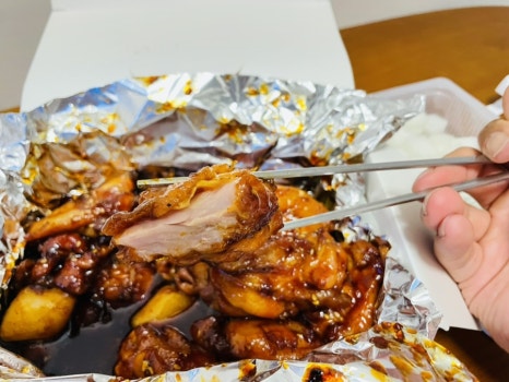 꾸부라꼬숯불두마리치킨 이미지
