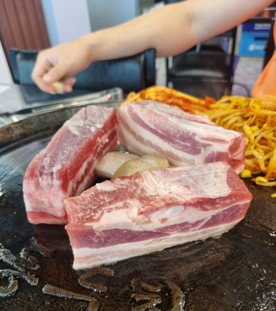 동두천솥뚜껑삼겹살탄현역점 이미지