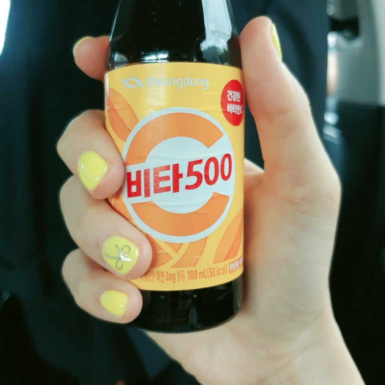 손톱을 그리다 이미지