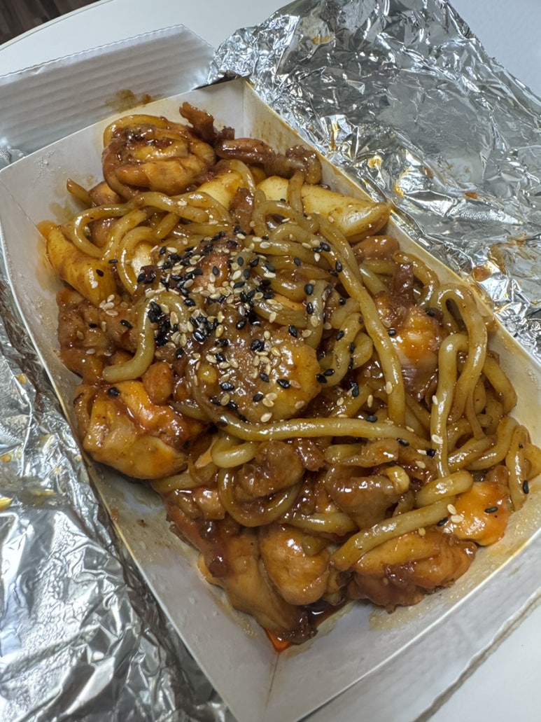 동근이숯불두마리치킨 이미지