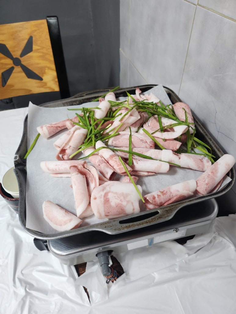 세자매고기테이블 이미지