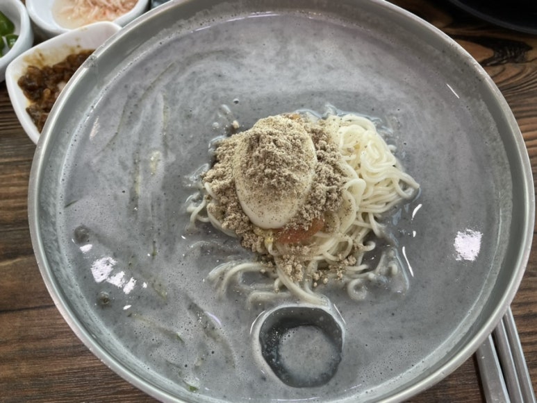 산아래보쌈，칼국수 이미지