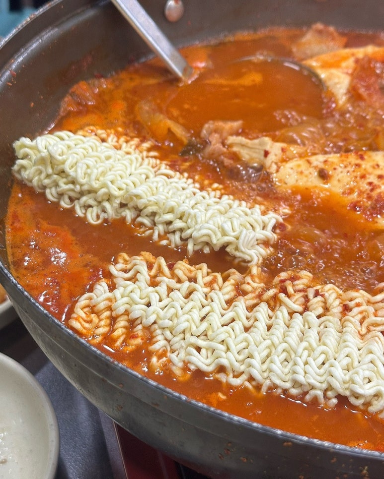 생고기김치찌개 이미지