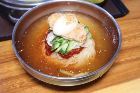 황금밀면 이미지
