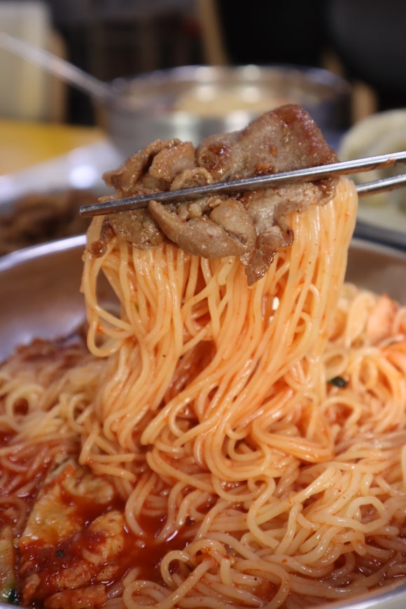 황금밀면 이미지