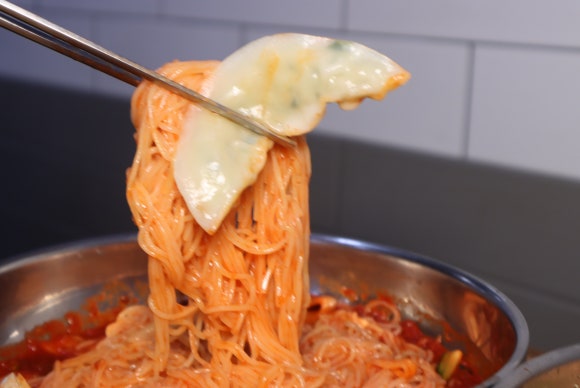 황금밀면 이미지