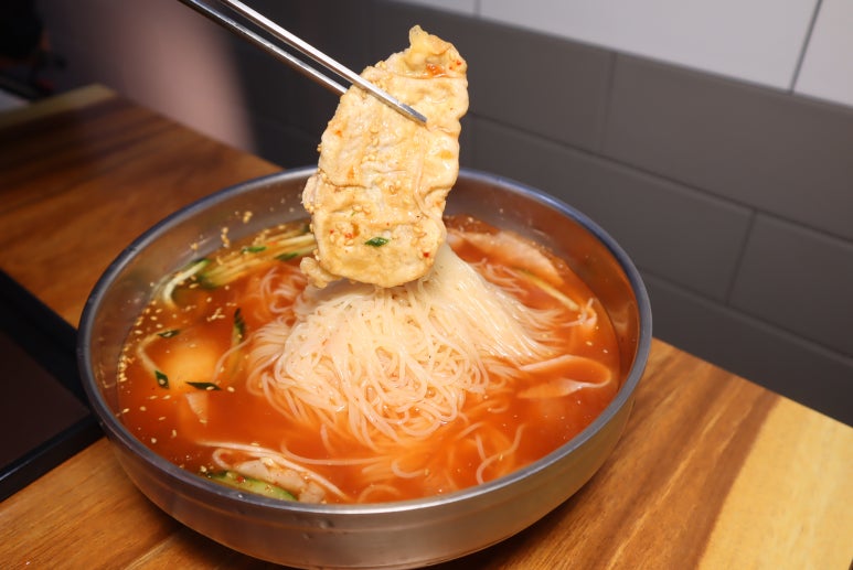 황금밀면 이미지