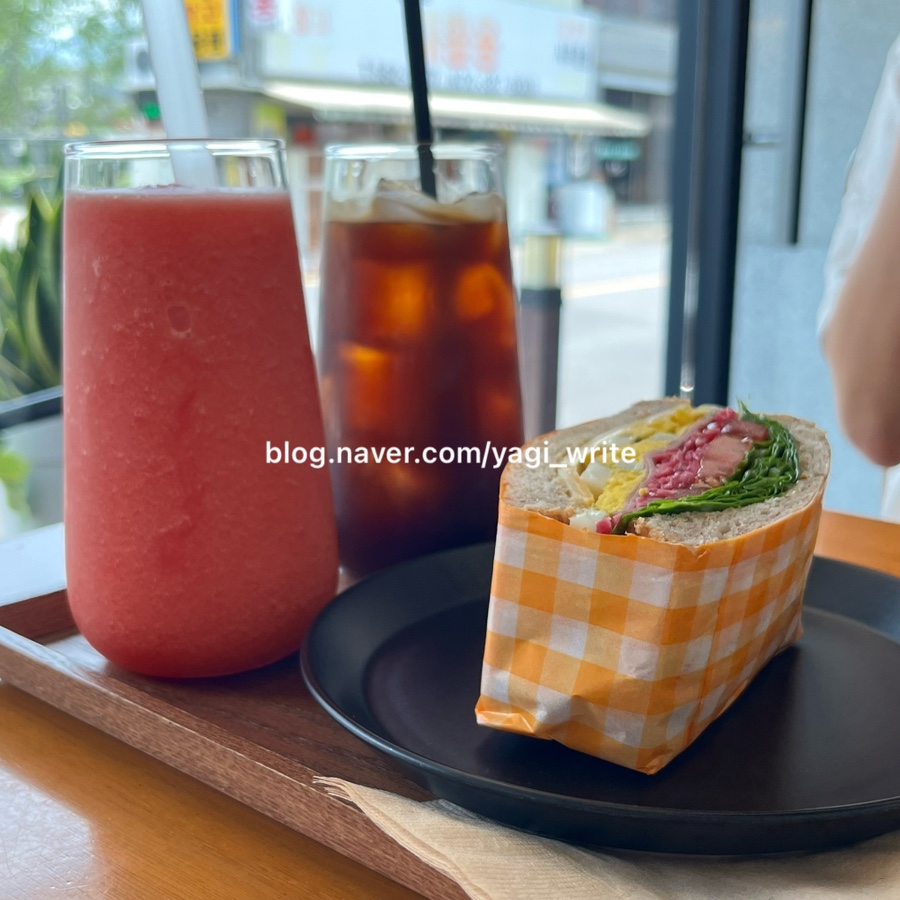 커피 메지스 이미지