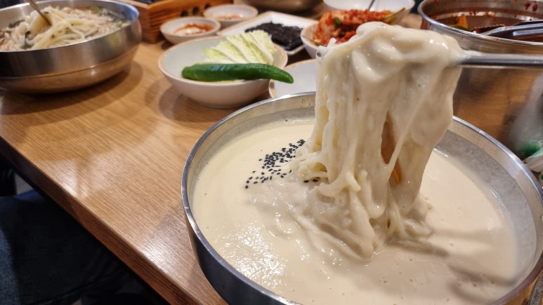 충무칼국수보쌈 이미지