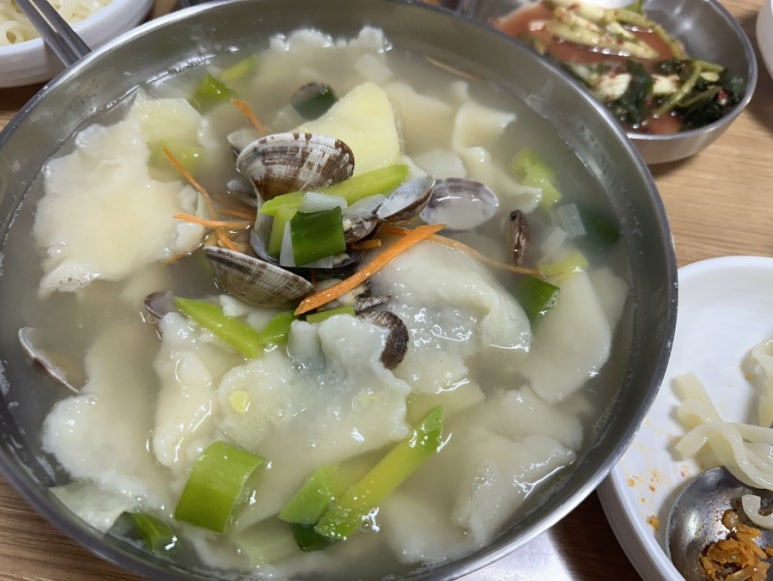 청솔칼국수 이미지