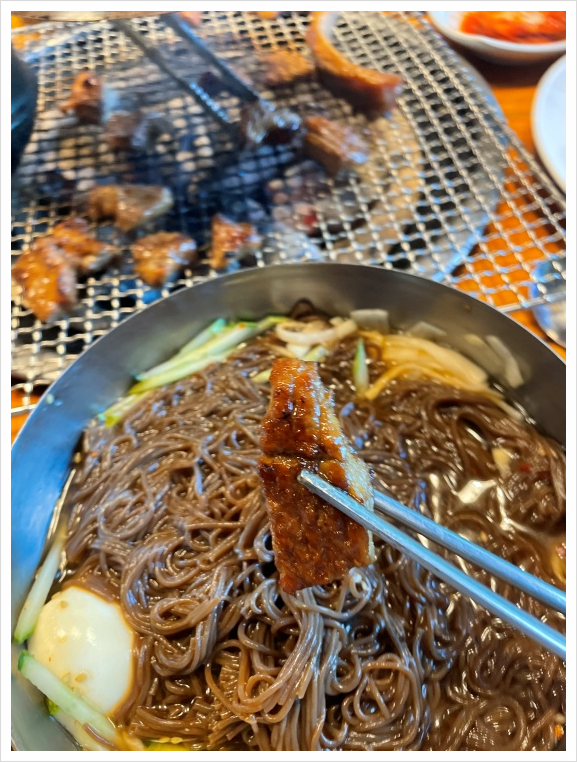 굴다리숯불돼지갈비 이미지