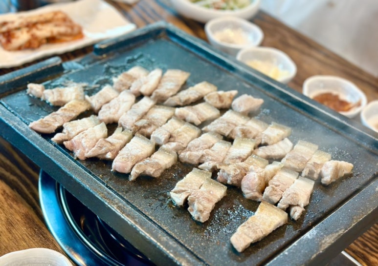 지리산고원흑돼지 이미지