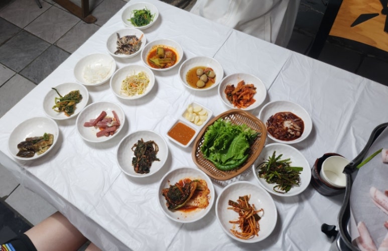 세자매고기테이블 이미지