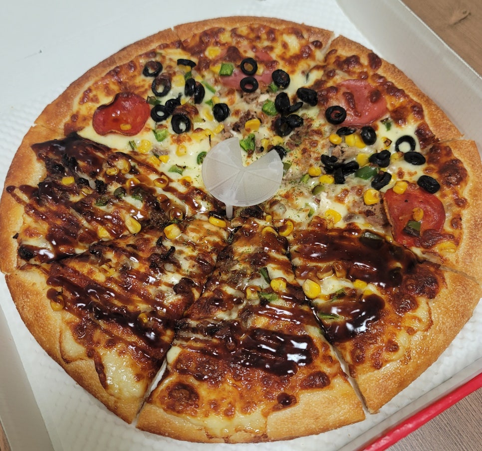 빨간토마토피자 이미지