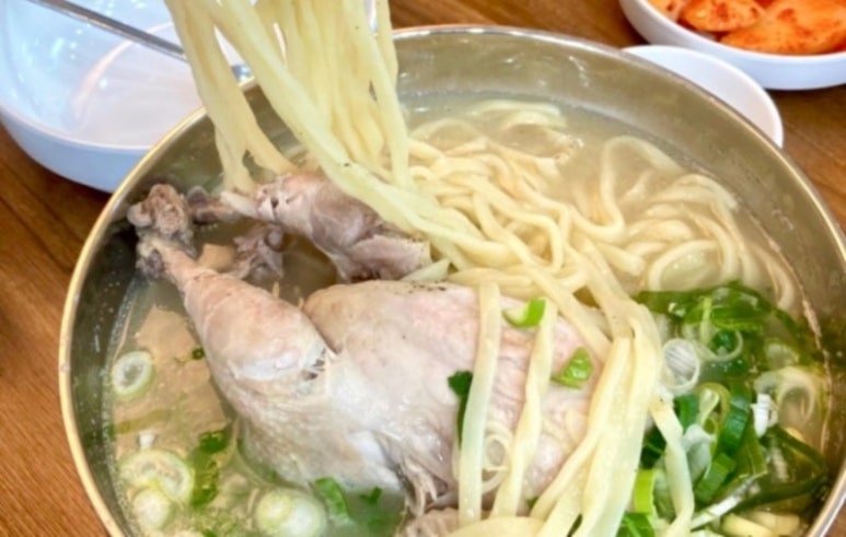닭한마리칼국수 이미지