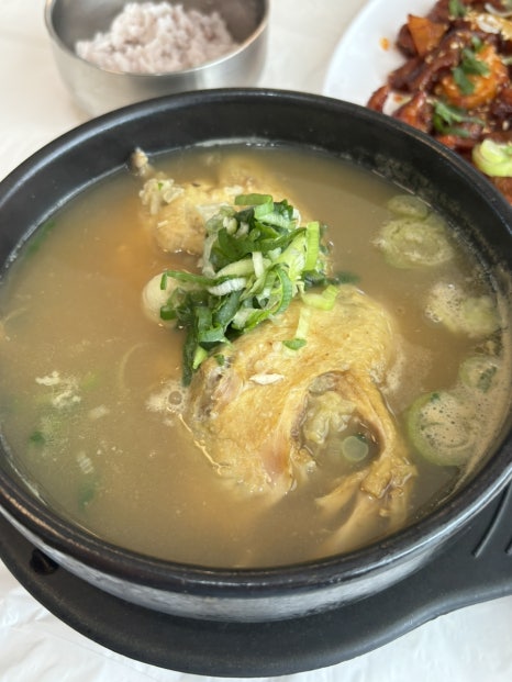 초석잠상황버섯삼계탕 이미지