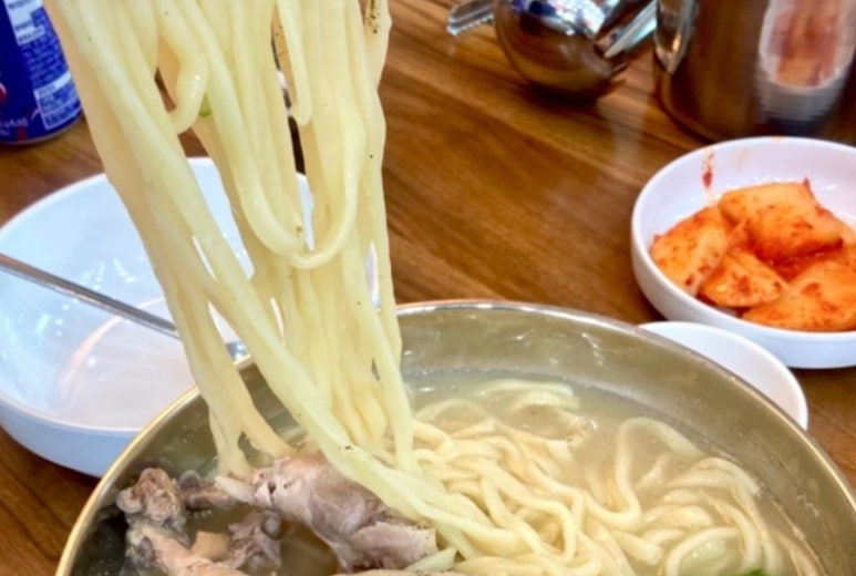 닭한마리칼국수 이미지