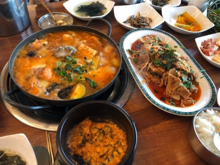 덕이네 식당 이미지
