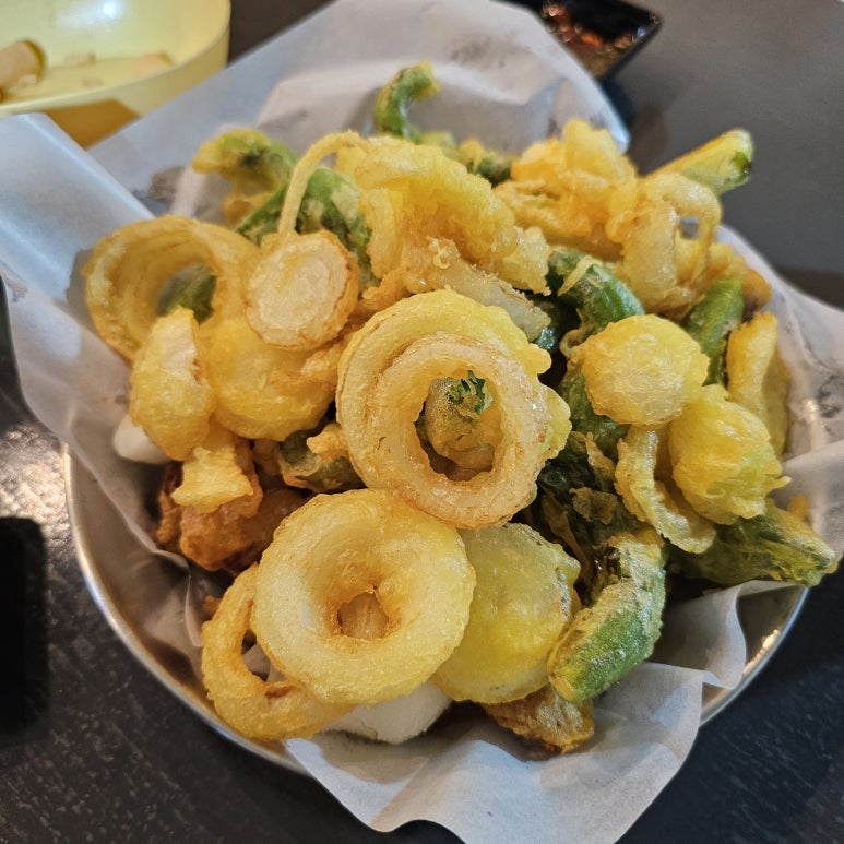 꽈리치킨 이미지