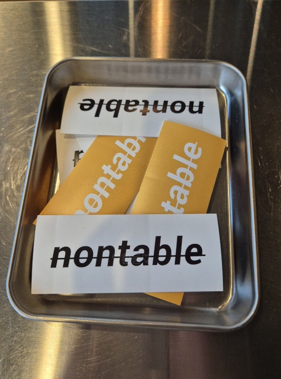 넌테이블(nontable) 이미지