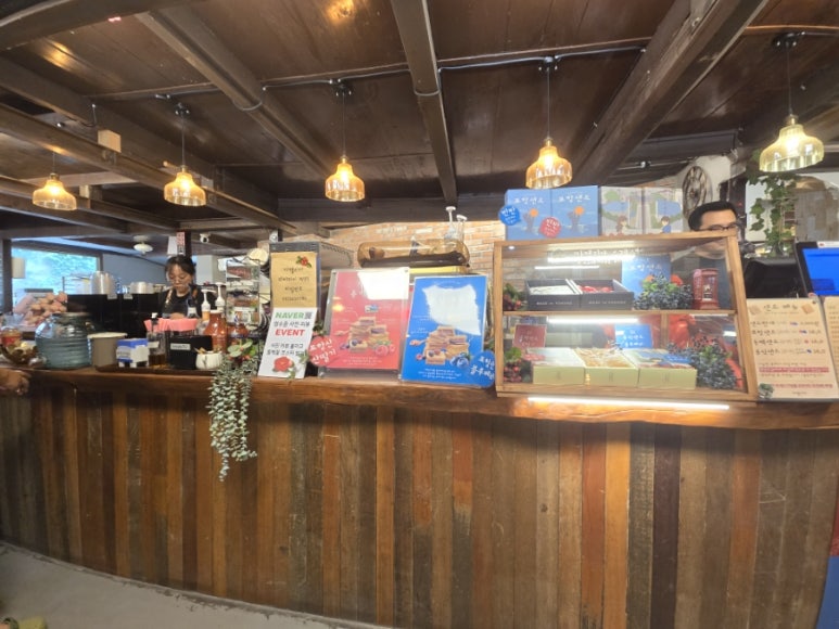 Camellia Cafe
