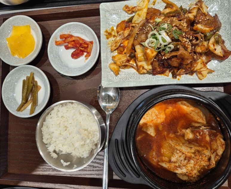 잇츠돈동 이미지