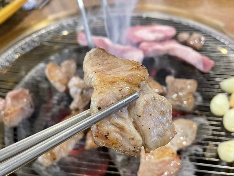 뒷고기전문점 참숯불뭉티기 이미지