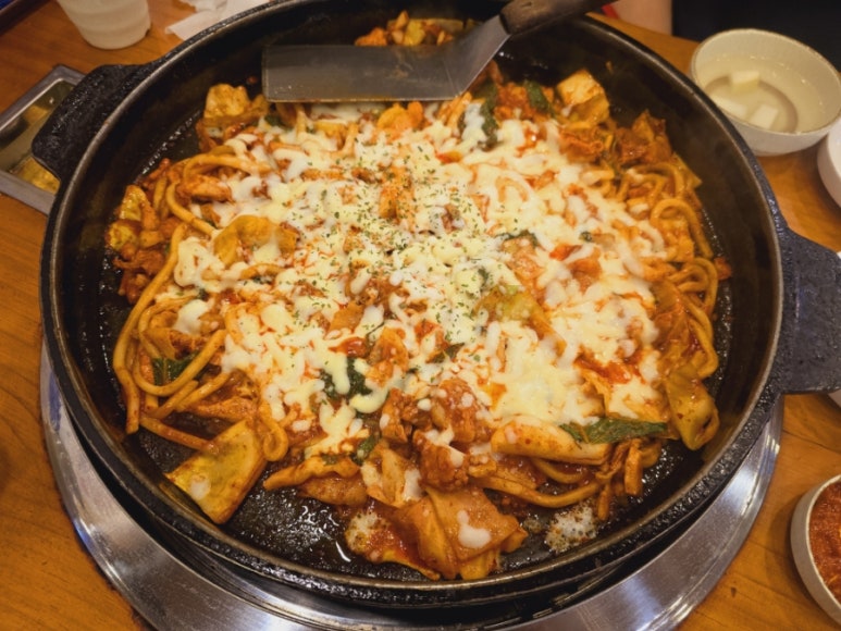춘천날으는닭갈비 이미지
