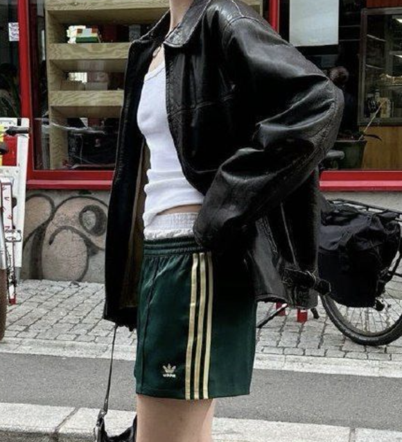 크림테이블 이미지
