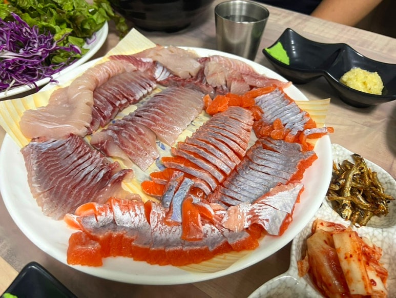 금빛송어횟집 이미지