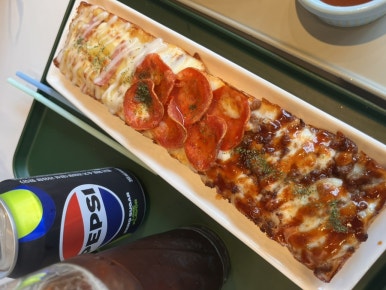 고래한입피자&비츠샐러드 이미지
