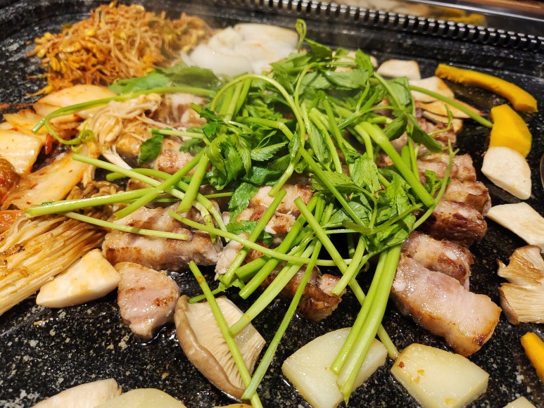 온달집미나리생삼겹오리 이미지