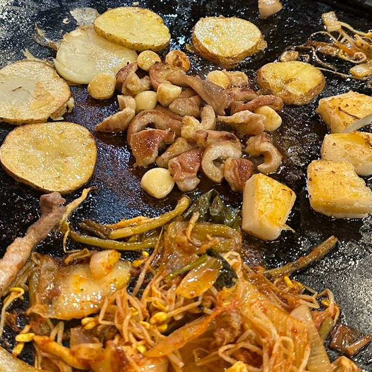 퓨전돌판집 이미지