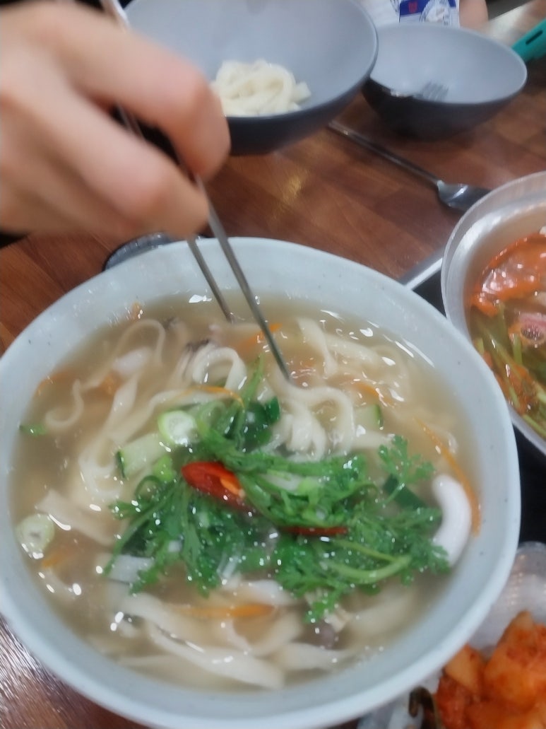 얼큰칼국수 이미지