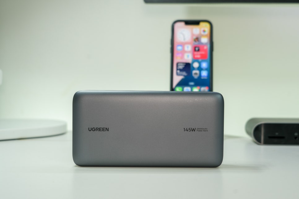 휴대용 충전 솔루션 UGREEN 25000mAh 145W 고속 충전 보조 배터리로 맥북프로 16인치 PD충전기 이미지 6