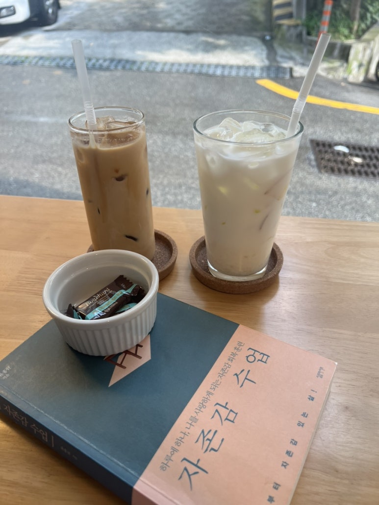 우연한 서점 이미지