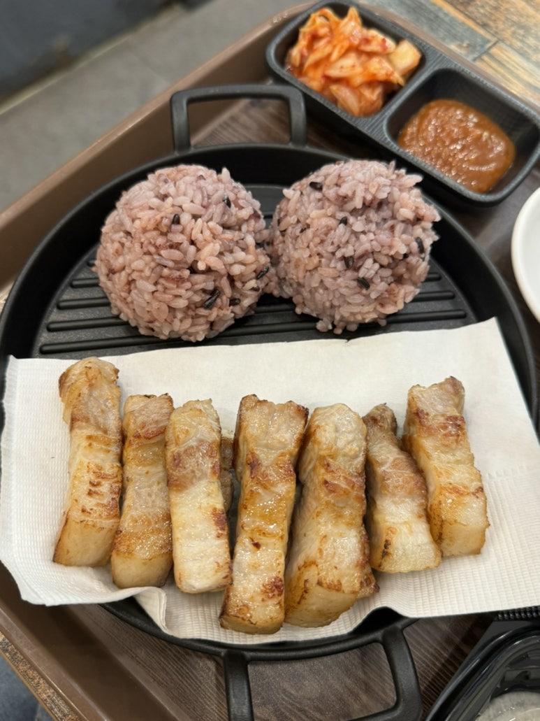 꿀꿀돈돈 이미지