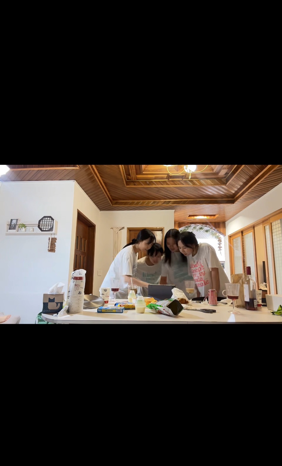 어글리핸즈 이미지