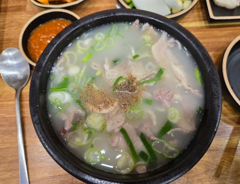 촌집돼지국밥 이미지