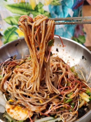 참나무도토리막국수 이미지