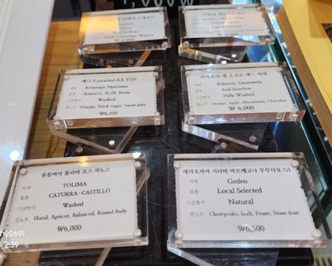 커피맛을조금아는남자더피크 이미지