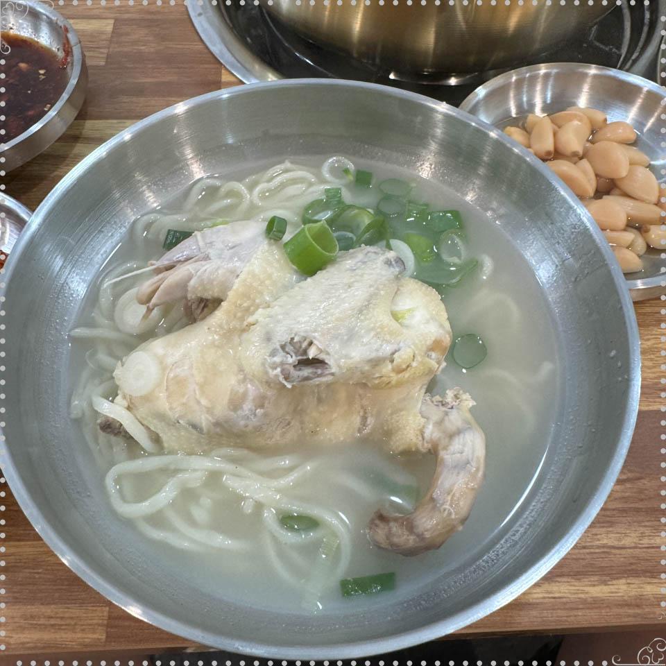 닭한마리칼국수 이미지