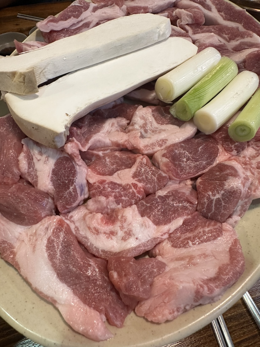 시장숯불뒷고기 이미지