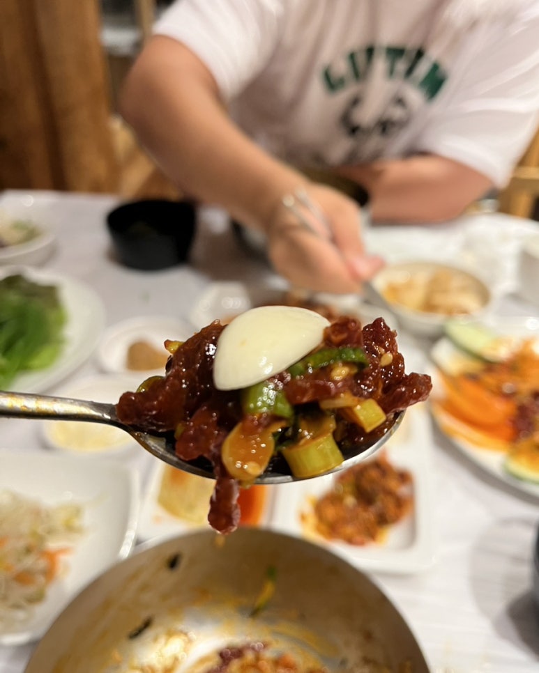손큰육회 이미지